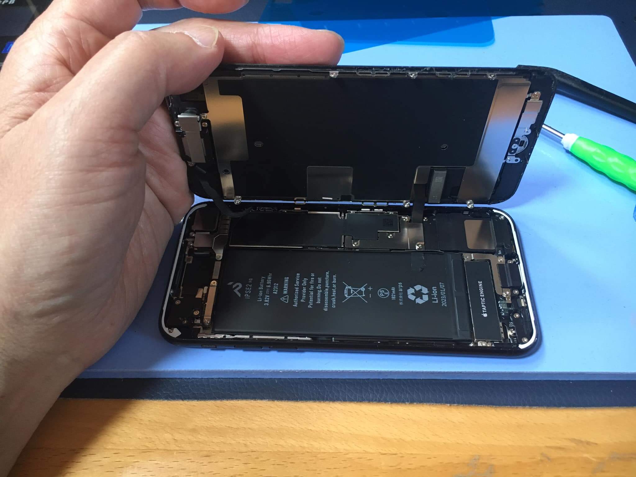 スマホ修理の写真